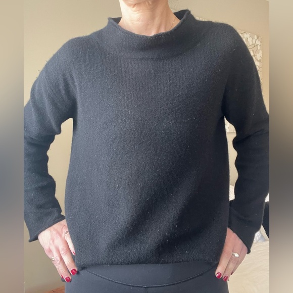 Aspesi Women’s Black Cashmere Turtleneck Sweater - Picture 7 of 12